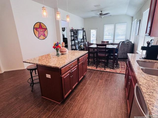 6626 Bowie Cv, Schertz, TX 78108