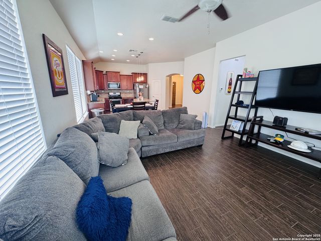 6626 Bowie Cv, Schertz, TX 78108