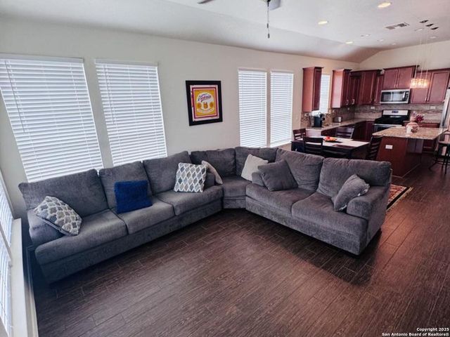 6626 Bowie Cv, Schertz, TX 78108