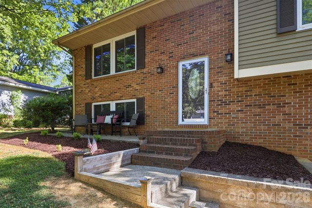 6723 Rollingridge Drive, Charlotte, NC 28211