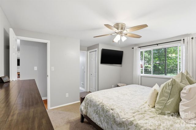 6723 Rollingridge Drive, Charlotte, NC 28211