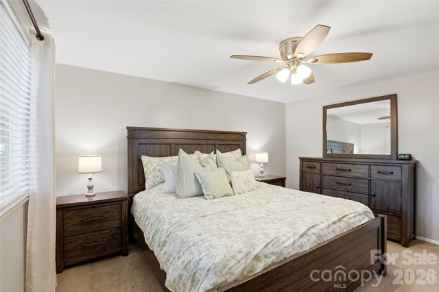 6723 Rollingridge Drive, Charlotte, NC 28211