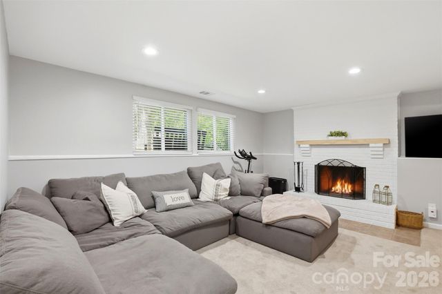 6723 Rollingridge Drive, Charlotte, NC 28211