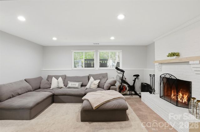 6723 Rollingridge Drive, Charlotte, NC 28211