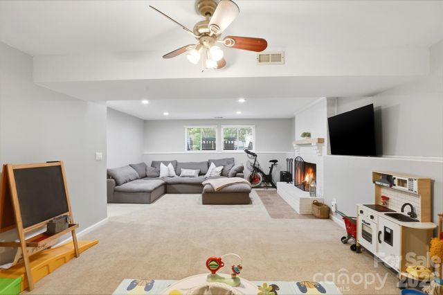 6723 Rollingridge Drive, Charlotte, NC 28211
