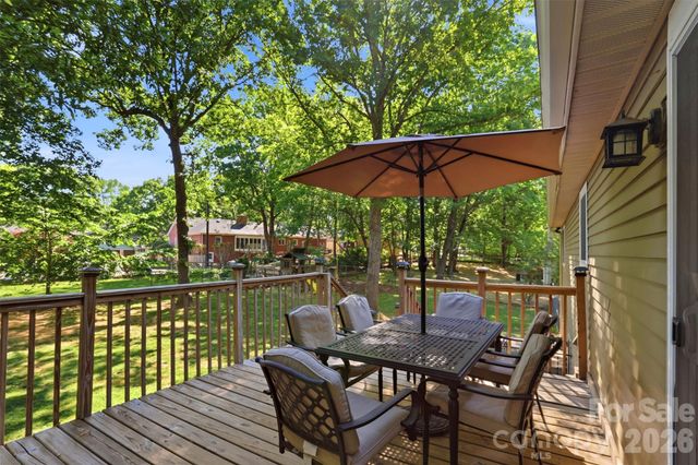 6723 Rollingridge Drive, Charlotte, NC 28211
