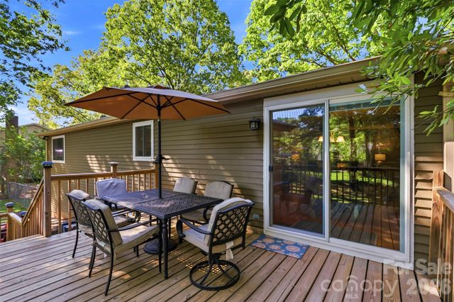 6723 Rollingridge Drive, Charlotte, NC 28211