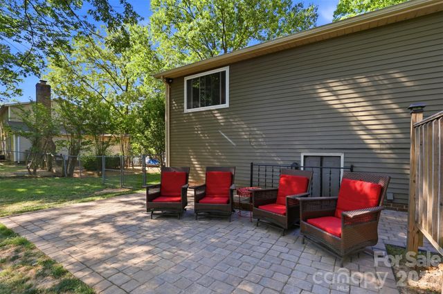 6723 Rollingridge Drive, Charlotte, NC 28211