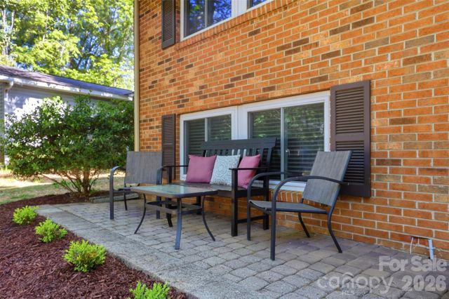 6723 Rollingridge Drive, Charlotte, NC 28211