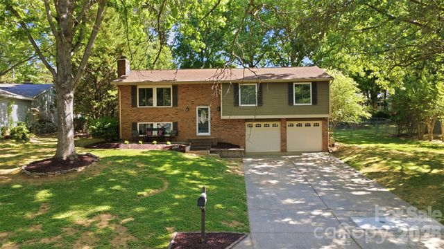 6723 Rollingridge Drive, Charlotte, NC 28211