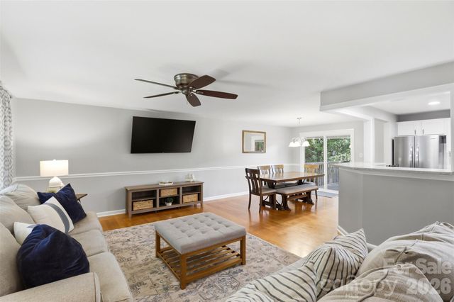 6723 Rollingridge Drive, Charlotte, NC 28211