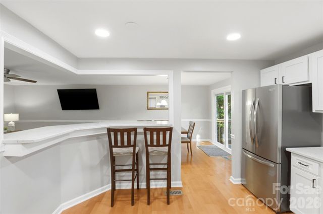 6723 Rollingridge Drive, Charlotte, NC 28211