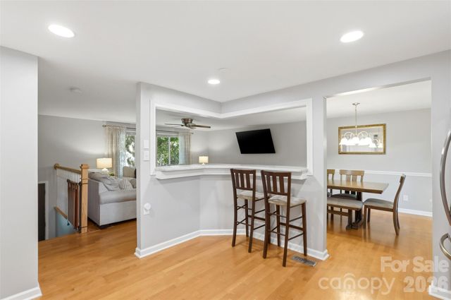 6723 Rollingridge Drive, Charlotte, NC 28211