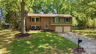 6723 Rollingridge Drive, Charlotte, NC 28211