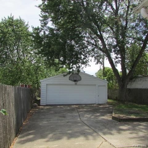 25316 Culver Street, Saint Clair Shores, MI 48081