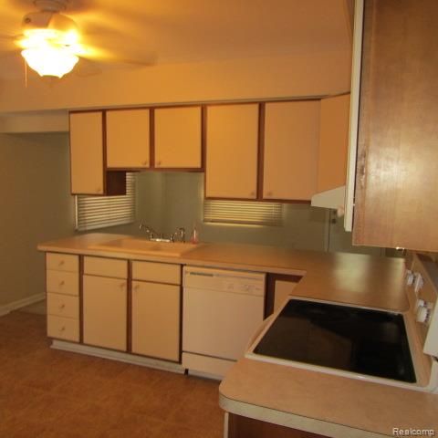 25316 Culver Street, Saint Clair Shores, MI 48081