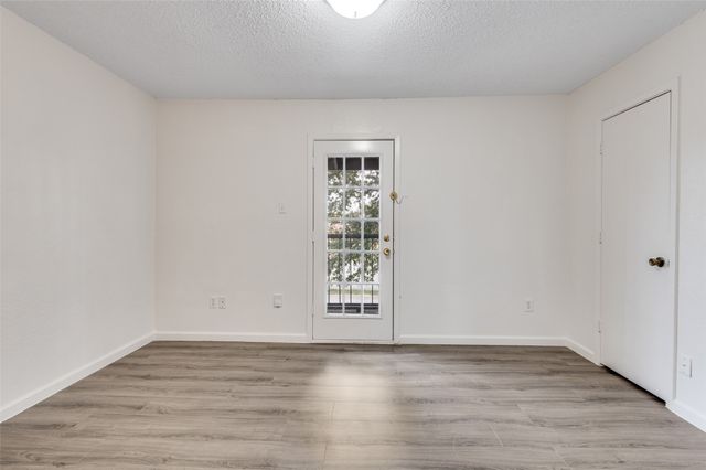 215 Roberts Circle D, Arlington, TX 76010