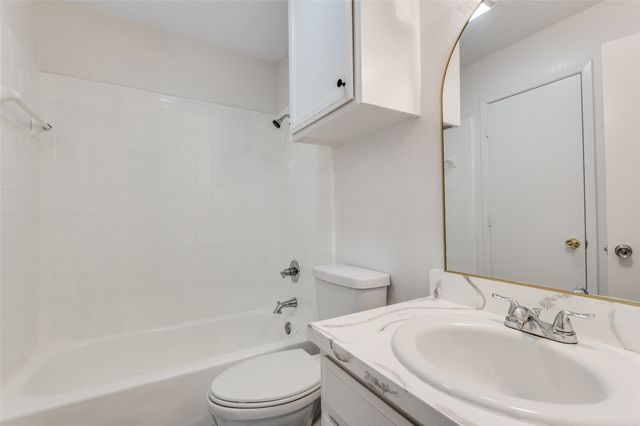 215 Roberts Circle D, Arlington, TX 76010