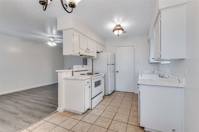 215 Roberts Circle D, Arlington, TX 76010