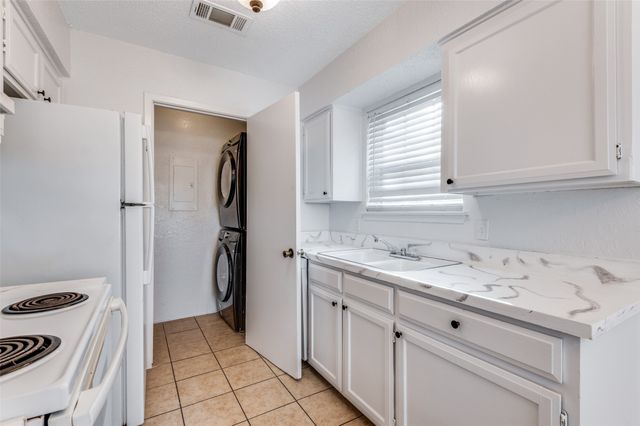 215 Roberts Circle D, Arlington, TX 76010