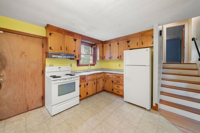 46 Selwyn Rd, Braintree, MA 02184