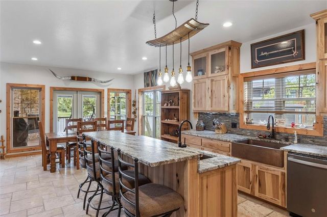 107 Harbor Point, Gallatin, MO 64640