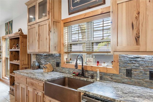 107 Harbor Point, Gallatin, MO 64640