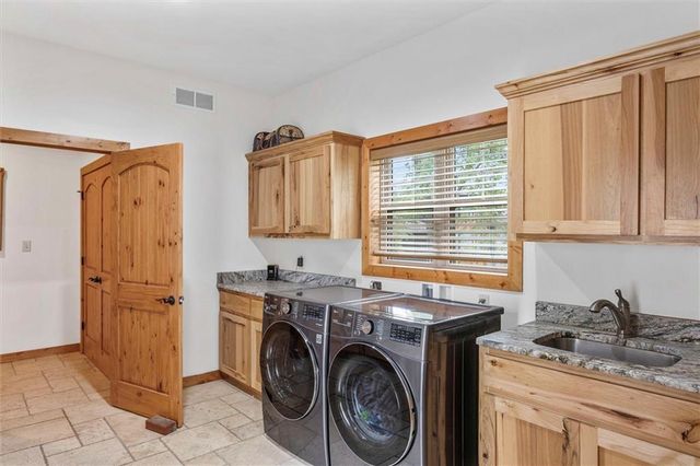 107 Harbor Point, Gallatin, MO 64640