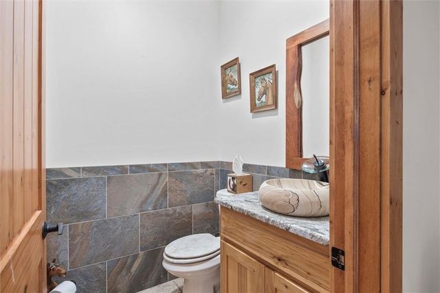 107 Harbor Point, Gallatin, MO 64640