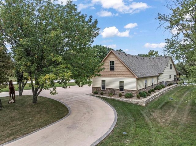 107 Harbor Point, Gallatin, MO 64640