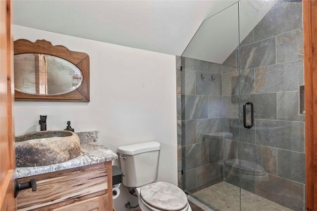 107 Harbor Point, Gallatin, MO 64640