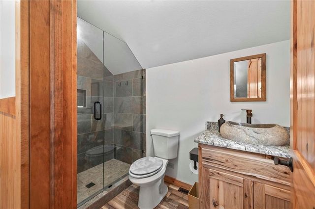 107 Harbor Point, Gallatin, MO 64640