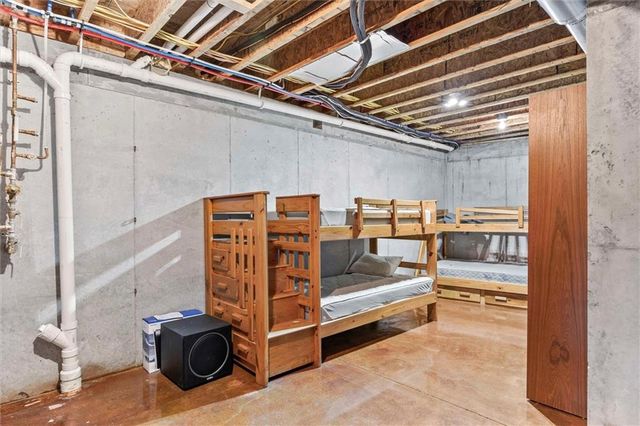 107 Harbor Point, Gallatin, MO 64640