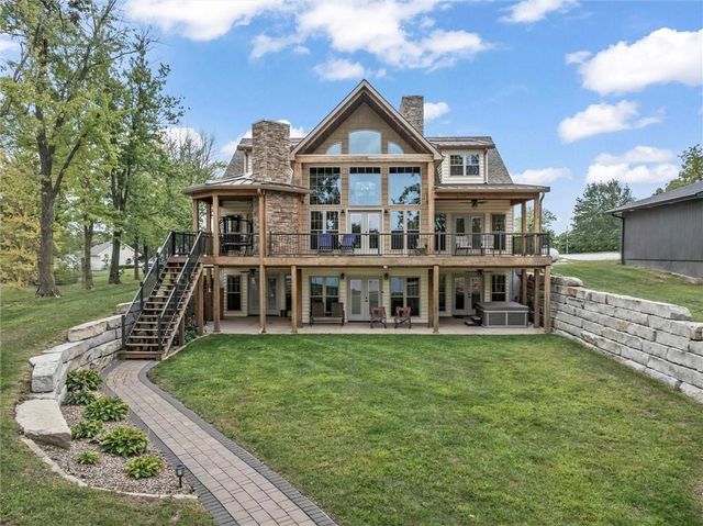 107 Harbor Point, Gallatin, MO 64640