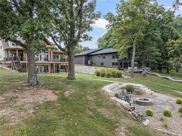 107 Harbor Point, Gallatin, MO 64640