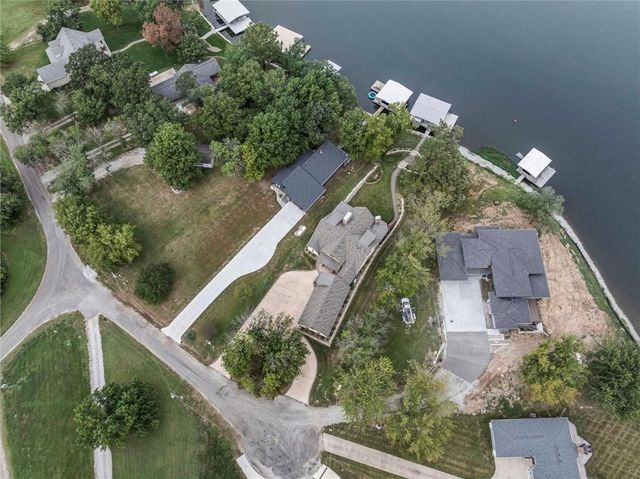 107 Harbor Point, Gallatin, MO 64640