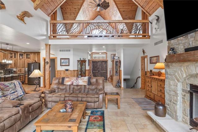 107 Harbor Point, Gallatin, MO 64640