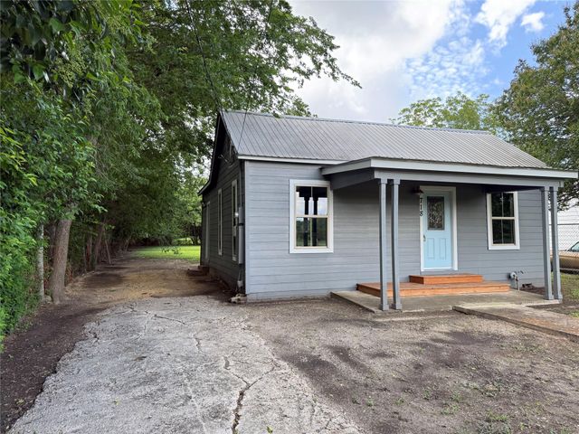 718 Pear ST, Lockhart, TX 78644