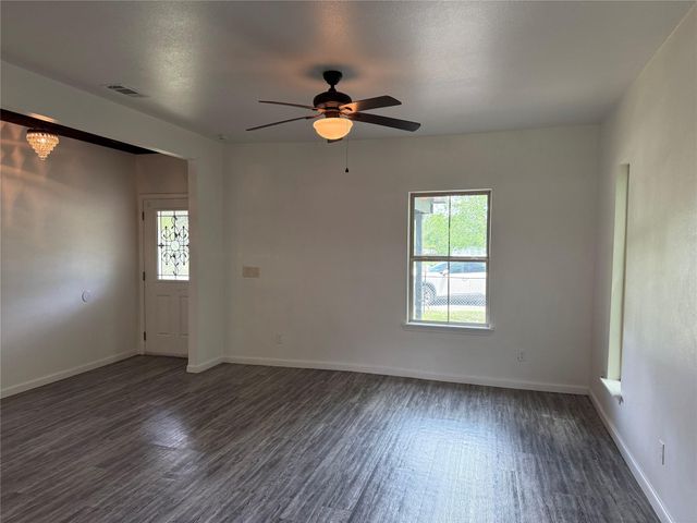718 Pear ST, Lockhart, TX 78644