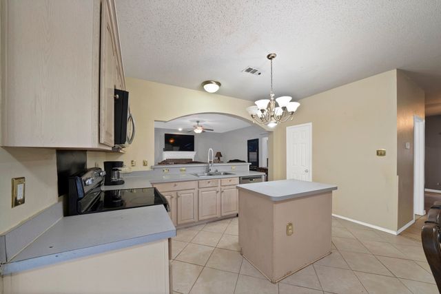 745 Woodridge Drive, Desoto, TX 75115