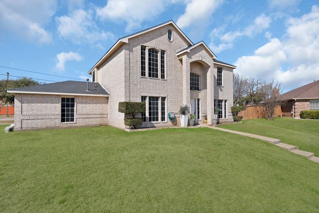 745 Woodridge Drive, Desoto, TX 75115