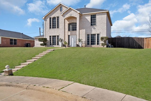 745 Woodridge Drive, Desoto, TX 75115