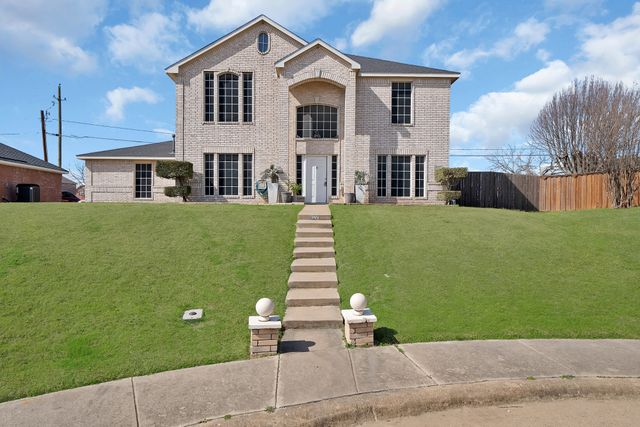 745 Woodridge Drive, Desoto, TX 75115