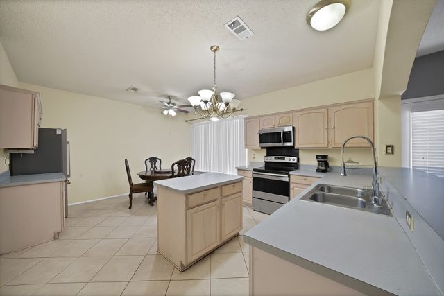 745 Woodridge Drive, Desoto, TX 75115