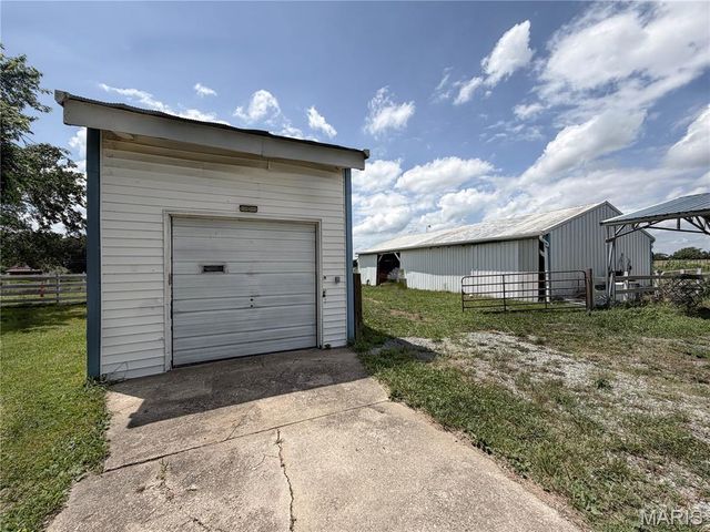 10751 State Route F, Farmington, MO 63640