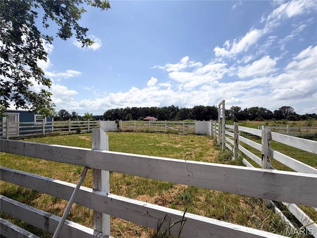 10751 State Route F, Farmington, MO 63640