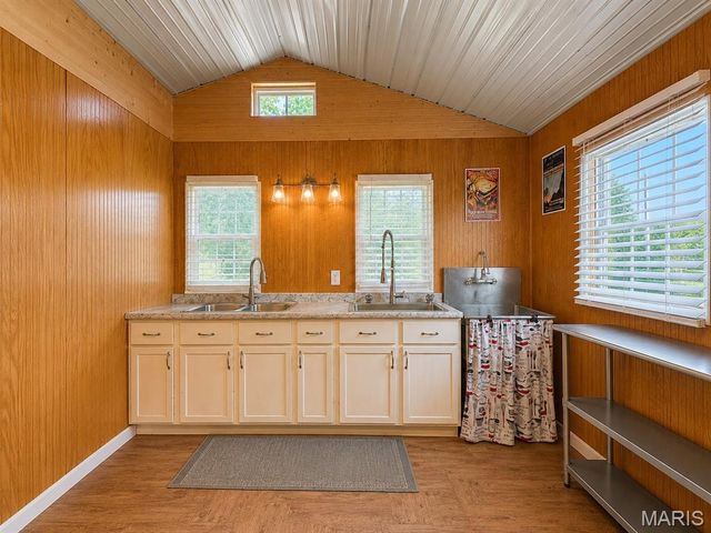 10751 State Route F, Farmington, MO 63640