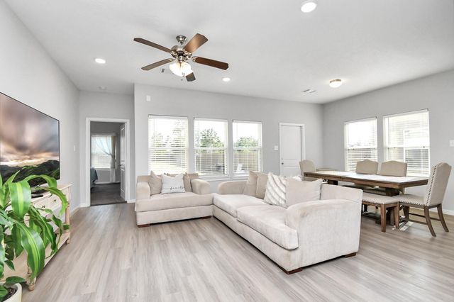 1294 Road 5102, Cleveland, TX 77327
