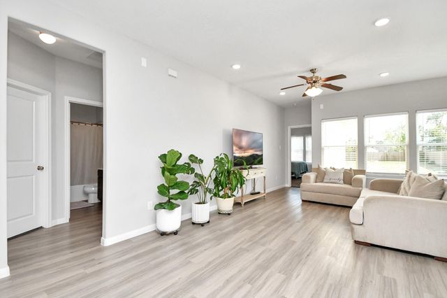 1294 Road 5102, Cleveland, TX 77327