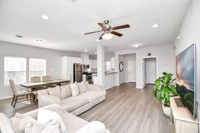 1294 Road 5102, Cleveland, TX 77327